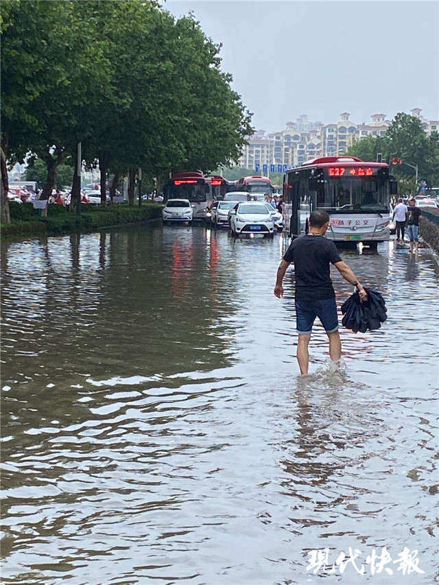 南京暴雨來襲，城市面臨考驗(yàn)全力保障民生安全新聞快報(bào)